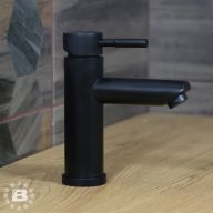 Смеситель д/ум MELANA-F610101B Tondo нерж.сталь, однорычажный, черный, литой излив